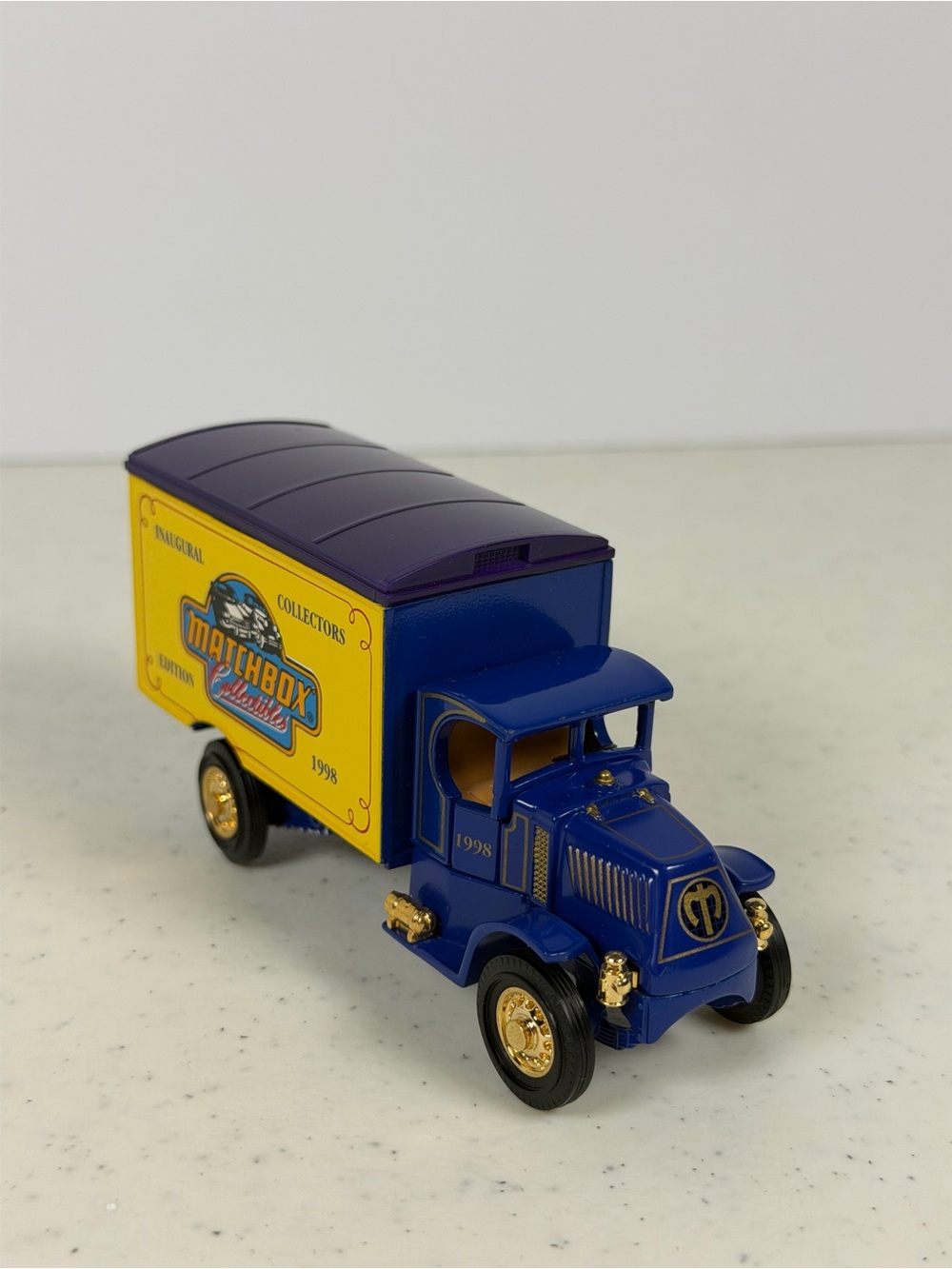 Matchbox Collectibles 1998 Collector’s Guild 1920 Mack AC Truck Box COA